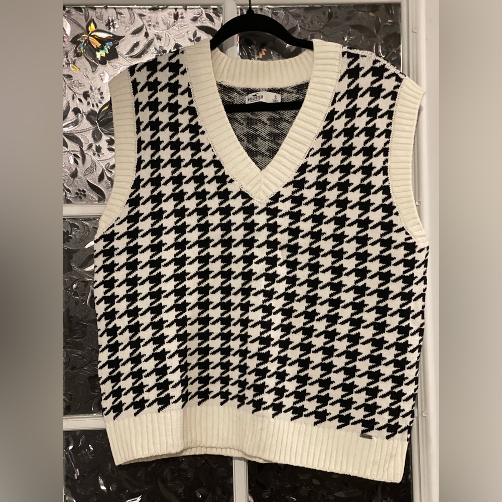 Hollister Monochrome Knit Sweater